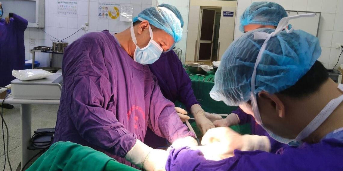 mo ruot thua bac si bat ngo phat hien ung thu hiem gap 640.jpg