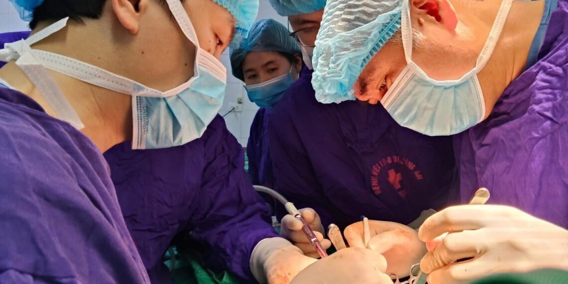 nguoi dan ong phat hien mac 2 ung thu cung luc tu roi loan tieu hoa keo dai 2334.jpg