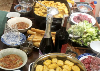 nguoi phu nu tre tu vong sau bua an thinh soan vi chu quan 2503.jpg