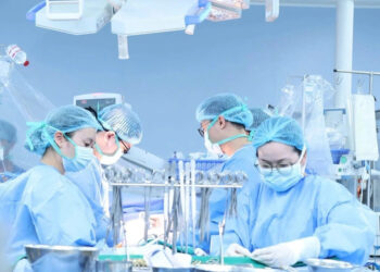 nu dieu duong dot quy trong ca truc va quyet dinh lay dong tu gia dinh 906.webp.jpeg