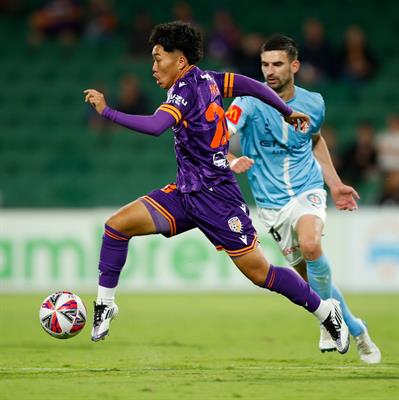 Rộ tin Việt kiều Khoa Ngô cập bến V.League sau khi toả sáng tại Úc ro tin viet kieu khoa ngo cap ben vleague sau khi toa sang tai uc.jpg