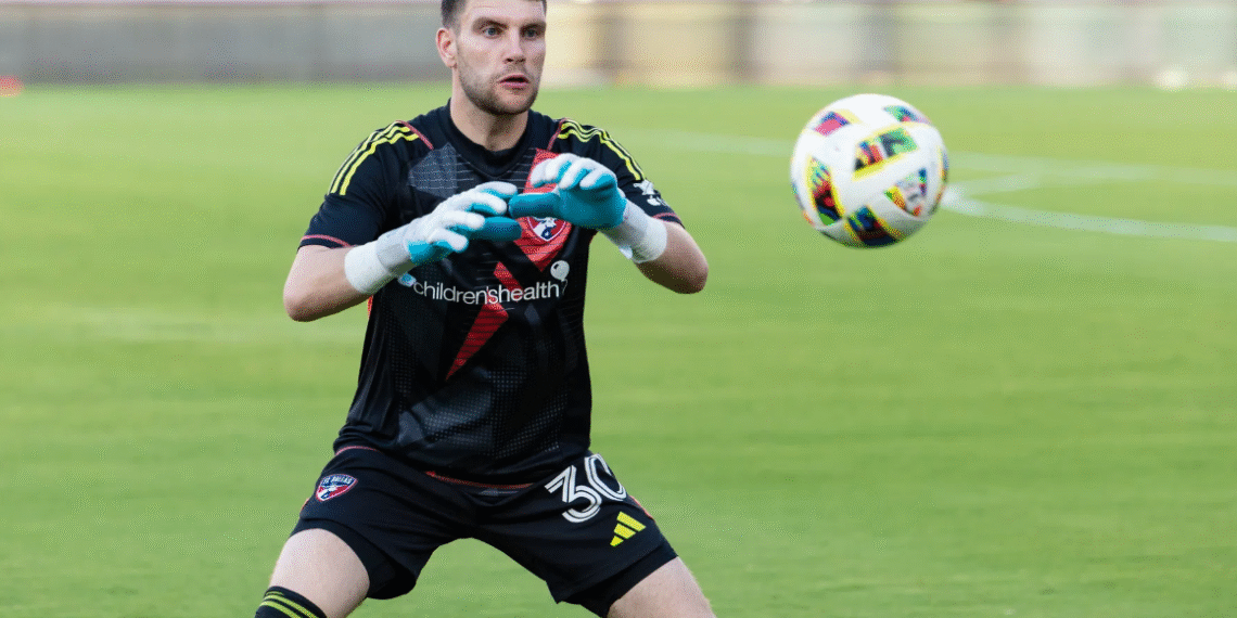 Thủ môn ĐT Indonesia cập bến CLB Ajax Amsterdam Thủ môn ĐT Indonesia cập bến CLB Ajax Amsterdam