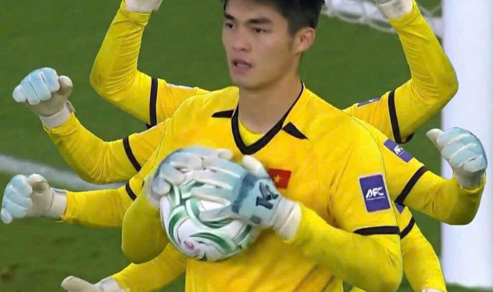 tran trung kien va man trinh dien 10 diem khong co nhung.jpg