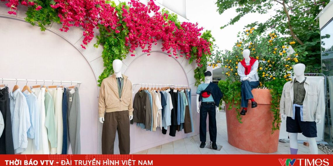 trang phuc cho mua xuan cua uniqlo nam nay van mang phong cach preppy nhung lay cam hung tu thanh pho rome 18949036175946243457640 20557155500341632234468.jpg