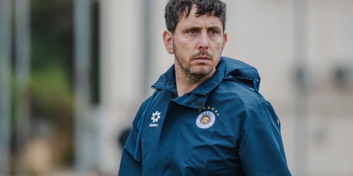 tro ly huan luyen vien brian stock 0901095238.jpg