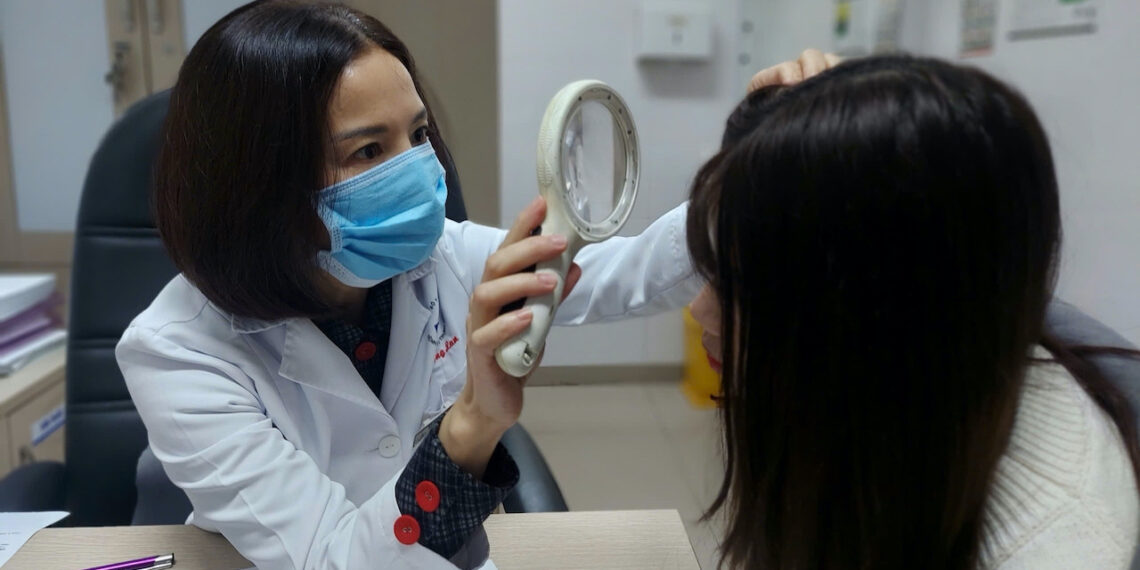 vi sao uong du 2 lit nuoc moi ngay da van kho nut ne trong mua dong 727.jpeg