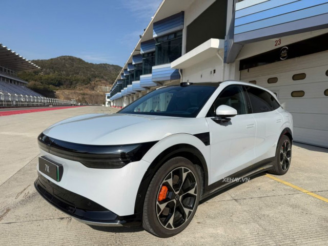 SUV điện cỡ D cạnh tranh trực tiếp VinFast VF 8 xehay zeerk 7x 120126 19.jpg