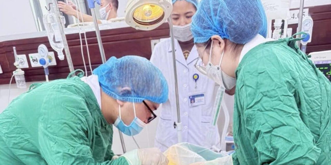 10 phut chay dua cuu song benh nhan ngung tuan hoan ngoai vien 720.jpg