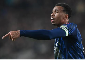 HLV Brentford thất vọng khi Gabriel Magalhaes thoát thẻ đỏ 12 1302100249.png