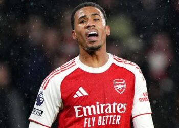 Merson cảnh báo nguy cơ Arsenal gục ngã trong cuộc đua vô địch 1771504761 gabriel 1902095902.jpg