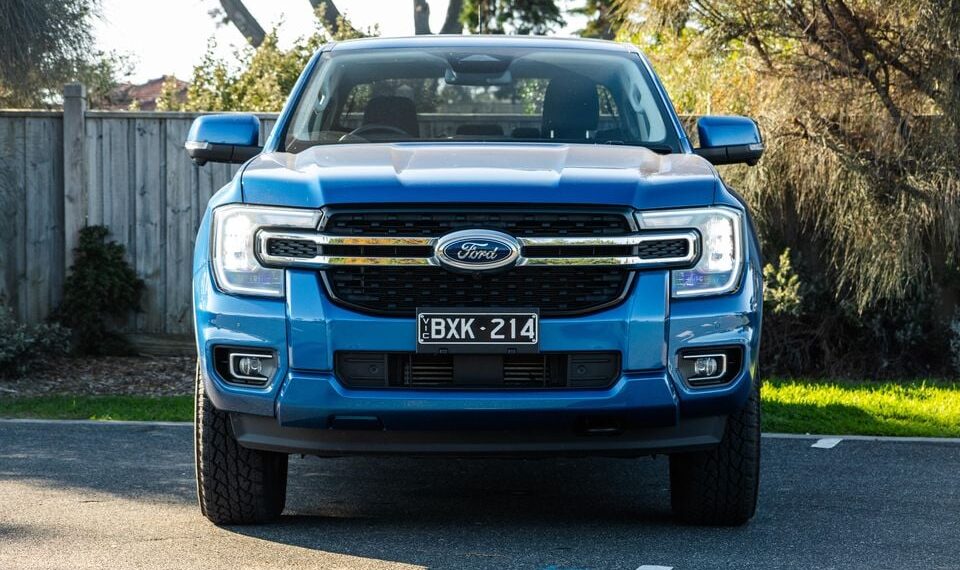 Ford sẽ khai tử động cơ Bi-Turbo 2.0L trên Ranger và Everest từ năm 2026 2024 10 ford ranger xltproduction carstill 74 jpg.16785.jpeg