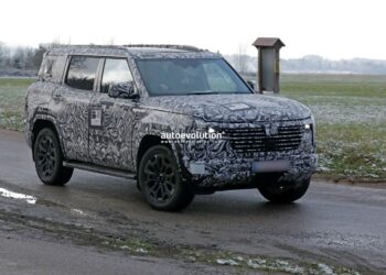 2026 mitsubishi pajero montero spied with elevance concept styling cues 265252 1 jpg.16629.jpeg