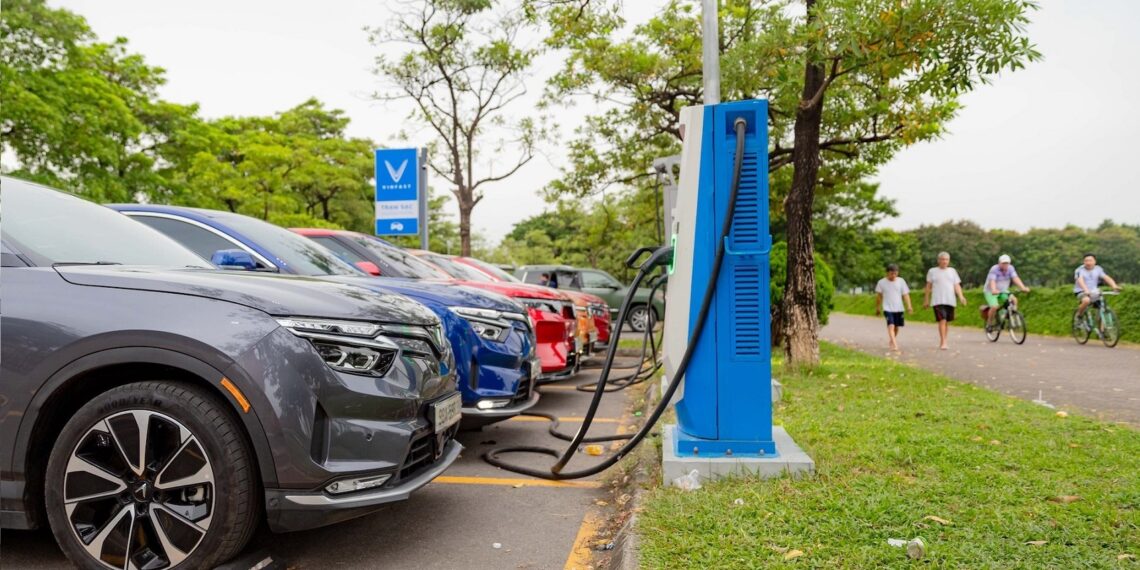 2521770707214 vinfast mien phi 3 nam sac pin anhdaidien.jpg