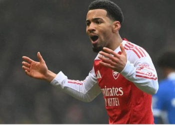 Arsenal bảo vệ quyết định liên quan đến Ethan Nwaneri 3 1402161443.png