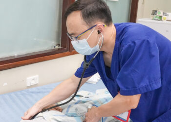 3 tre nguy co tu vong sau vai gio chi tu dau hieu dau bung buon non 312.jpg