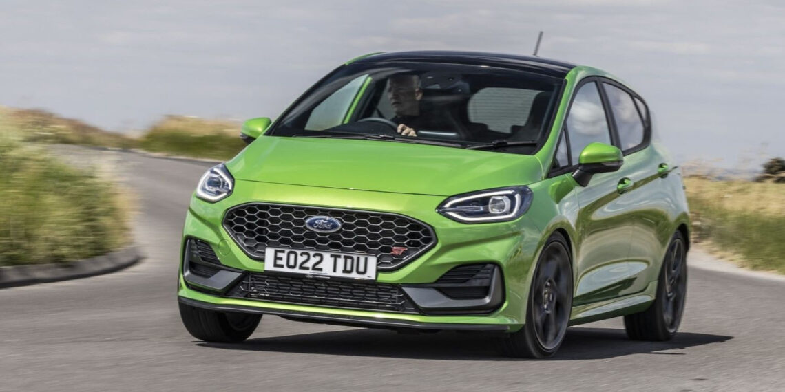 4 mẫu xe có động cơ 3 xi-lanh tăng áp mạnh mẽ ngang ngửa động cơ V6 4 mau xe co dong co 3 xi lanh tang ap manh me ngang ngua dong co v6 1894.jpg