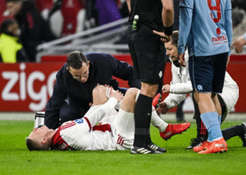 Oleksandr Zinchenko dính chấn thương nặng trong ngày ra mắt Ajax 6 1502234001.png