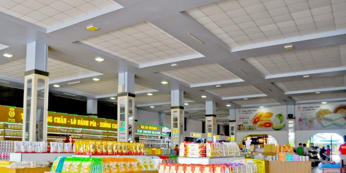 an gi nghi o dau tren cung duong du lich mien tay 1832.jpg