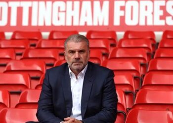 ange postecoglou an han vi dan dat nottingham forest qua voi vang.jpg