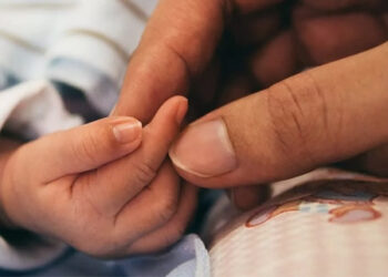 be trai 8 thang tuoi nguy kich phai mo so nao 954.jpg