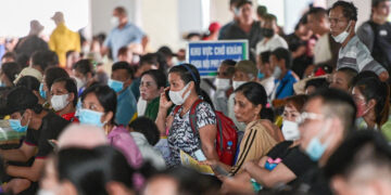 benh vien cho ray nhieu benh nhan ung thu co the duoc dung thuoc dat tien mien phi 1711.jpg