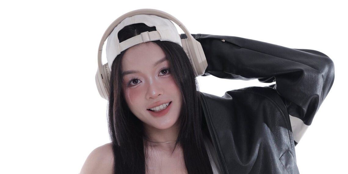 bo anh don tet gay sot cong dong mang cua hotgirl bong chuyen kieu vy 3007.jpg