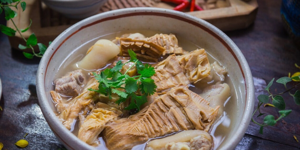 Canh măng móng giò ngày Tết, 5 nhóm người không nên đụng đũa canh mang mong gio pho bien ngay tet nhung 5 nhom nguoi khong nen dung dua 1425.jpg