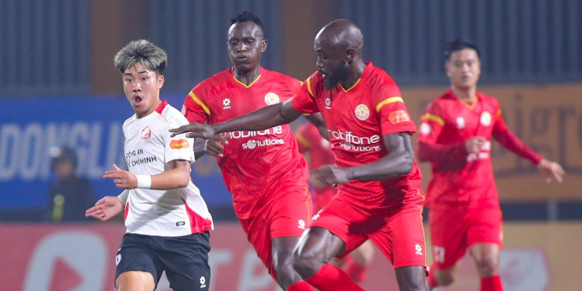 cau thu viet kieu ruc sang vi dau hlv kim sang sik chua voi mung 163.jpg