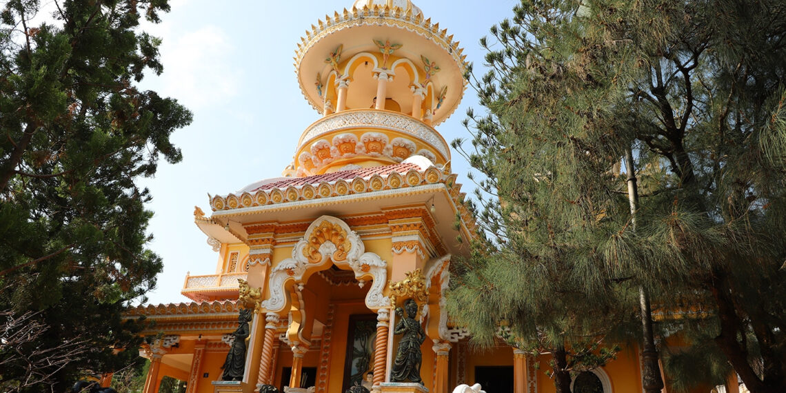 chiem nguong ngoi chua dau tien o viet nam mang dau an kien truc an do 2682.jpg