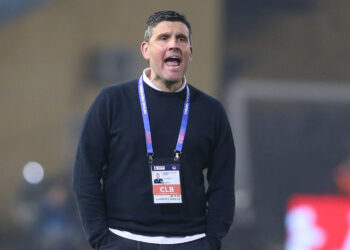 cong kich trong tai hlv ninh binh nhan an nang 1902.jpg