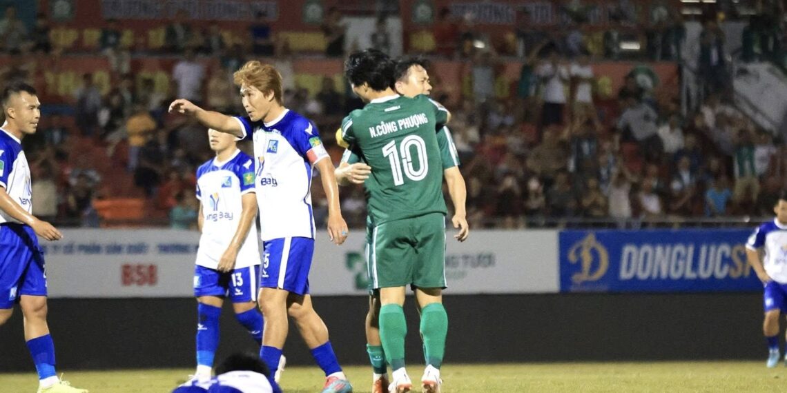 cong phuong nghi tet som.jpg