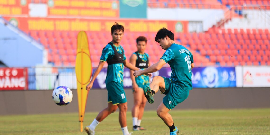 cong phuong rach sun chem tiep tuc lo hen voi tuyen viet nam.jpg