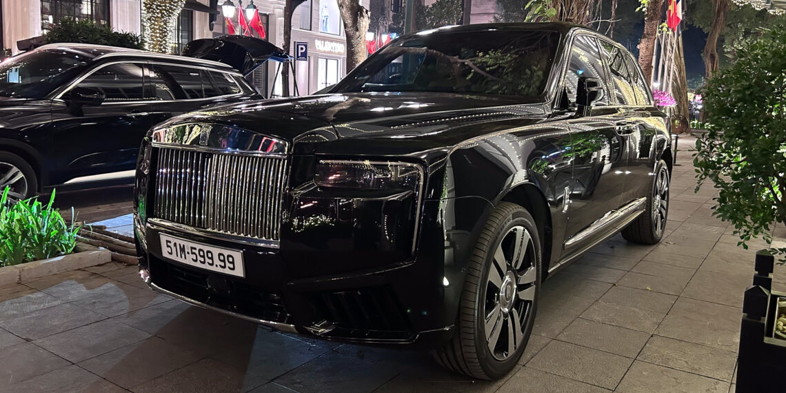 dai gia sai gon chi hon 35 ty mua xe rolls royce cullinan kem bien so tu quy 9 595.jpg