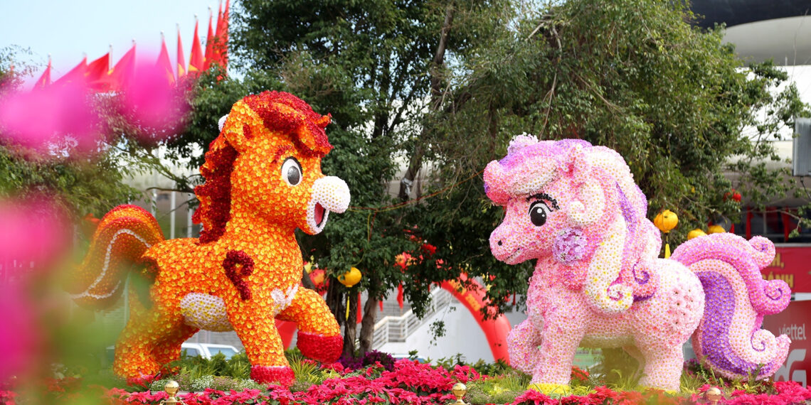 dai lo hoa ben vinh ha long ruc ro sac mau hut khach du xuan 1860.jpg