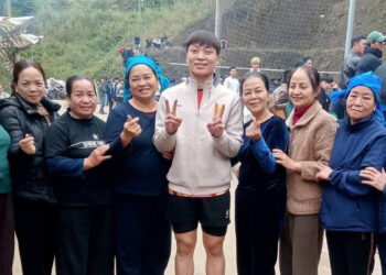 dang thi hong bat ngo tai xuat bong chuyen nhm vay quanh 1029.jpg