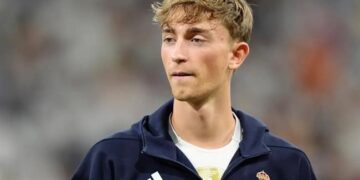 dean huijsen xin loi vi phan biet chung toc nguoi chau a.jpg