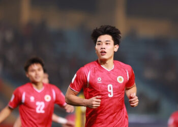 dinh bac lap cong cung quang hai giup cahn dat 1 chan vao tu ket chau a 3109.jpg