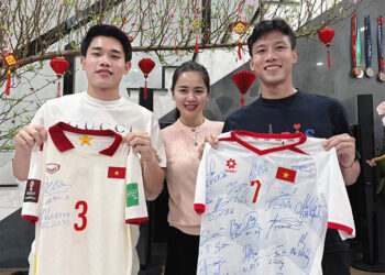 dinh bac vs que ngoc hai 1302121350.jpg