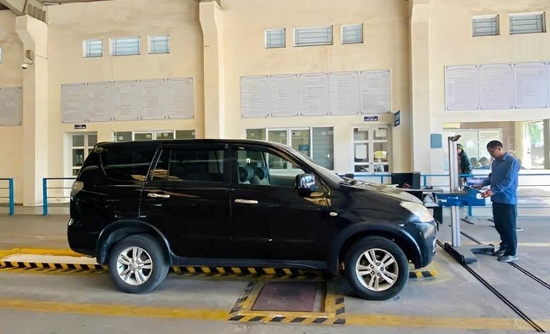 Nhiều ô tô có nguy cơ “trượt” kiểm định khí thải dng kiem 2 jpg.16912.jpeg