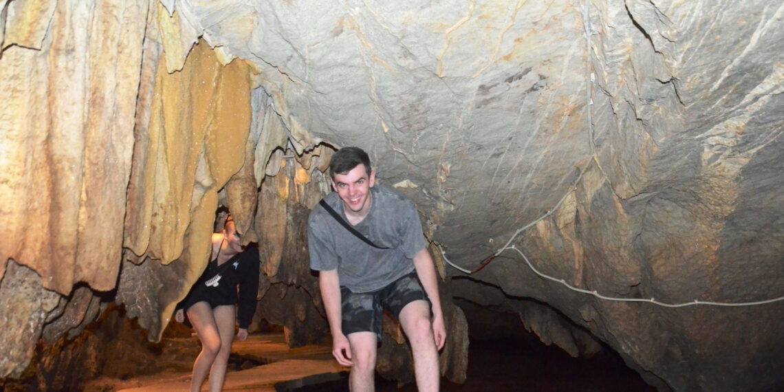 Du khách thích thú khám phá hang động Tiên Cá trong lòng đất ở Ninh Bình du khach thich thu kham pha hang dong tien ca trong long dat o ninh binh 3232.jpg