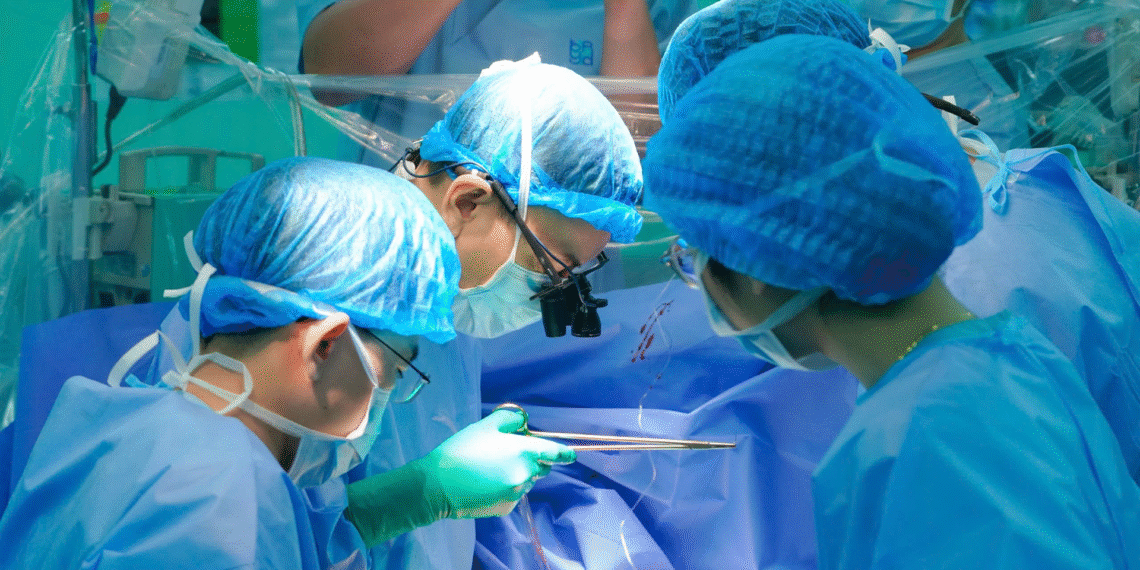 Đưa trái tim từ Hà Nội vào TPHCM, hồi sinh sự sống cho bệnh nhi 11 tuổi dua trai tim tu ha noi vao tphcm hoi sinh su song cho benh nhi 11 tuoi 1108.png