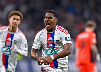 endrick len tieng khi duoc so sanh voi benzema.jpg