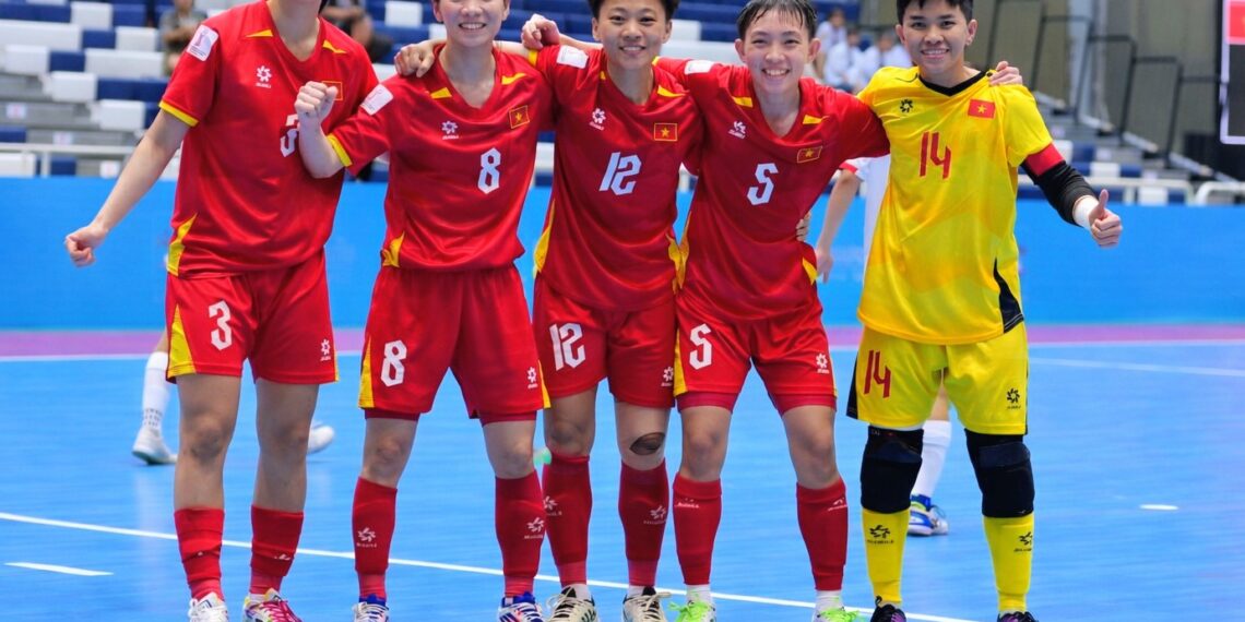 Futsal nữ Việt Nam đoạt vé bán kết sau kịch bản nghẹt thở ở bảng B file 00000000fd507206b714a4a147cfc56b2 2702085609.jpg