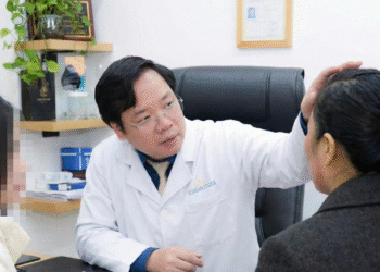 gap hoa khi dang goi dau duoc moi lam dep cap toc don tet 1062.png