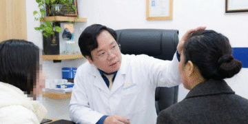 gap hoa khi dang goi dau duoc moi lam dep cap toc don tet 1062.png