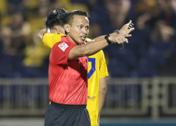 hai trong tai malaysia dieu hanh tran dai chien cahn vs ninh binh 1723.jpg