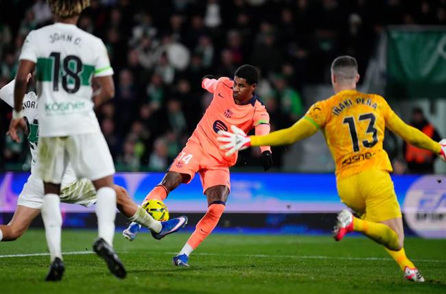 hansi flick chua tiet lo ve kha nang barca gia han voi rashford.jpg