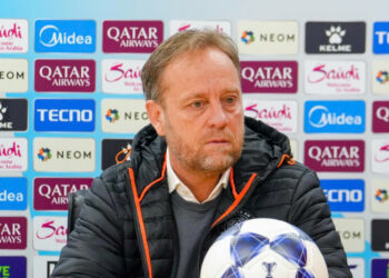 hlv cahn tuyen bo danh thep truoc tran knock out cup c1 chau a 1509.jpg