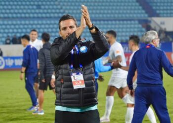 HLV Bồ Đào Nha gửi lời chia tay CLB Nam Định hlv bo dao nha gui loi chia tay clb nam dinh.jpg