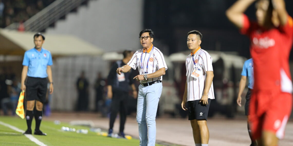 hlv le huynh duc cap nhat chan thuong cua tien linh.jpg